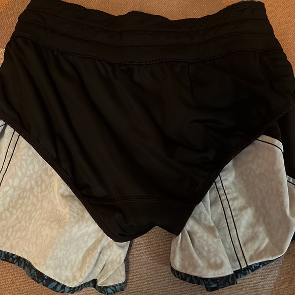 Lululemon lined tracker running short, 8 - Picture 9 of 16